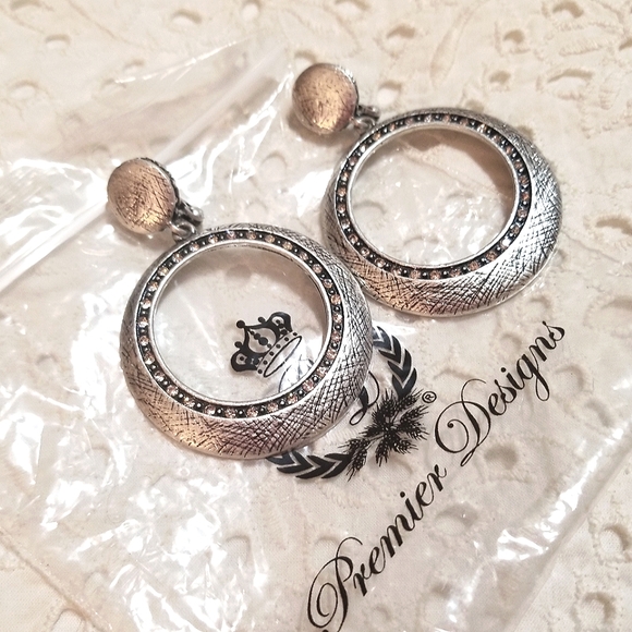NEW Premier Designs Clip on Crystal Hoop Earrings - Picture 7 of 7